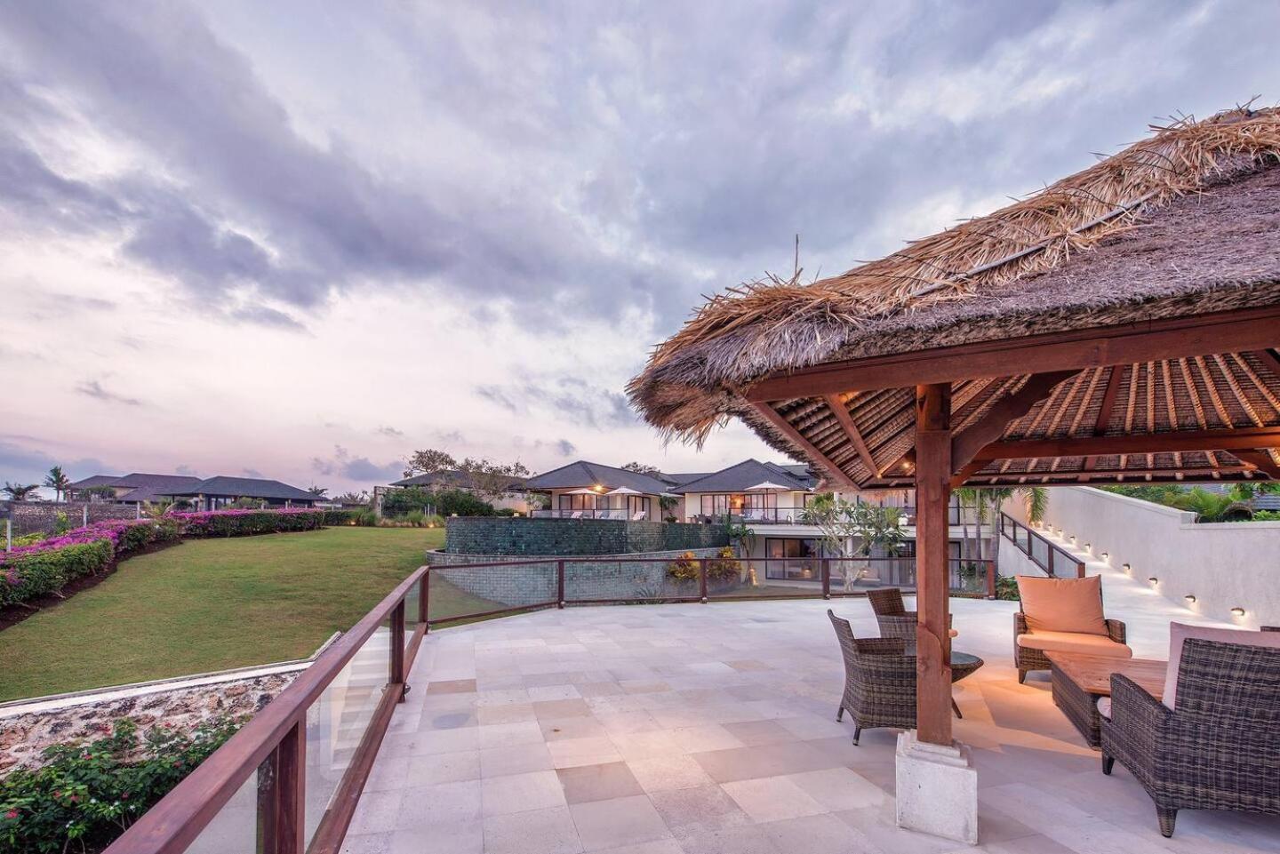 Karang Saujana Hotel Uluwatu Eksteriør billede